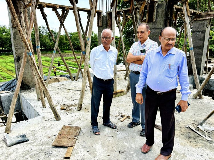 Hon'ble Vice-Chancellor Dr. Z. P. Patel visited Coastal Soil Salinity Research Station, Danti along with Dr. V. R. Naik, Associate Director of Research.