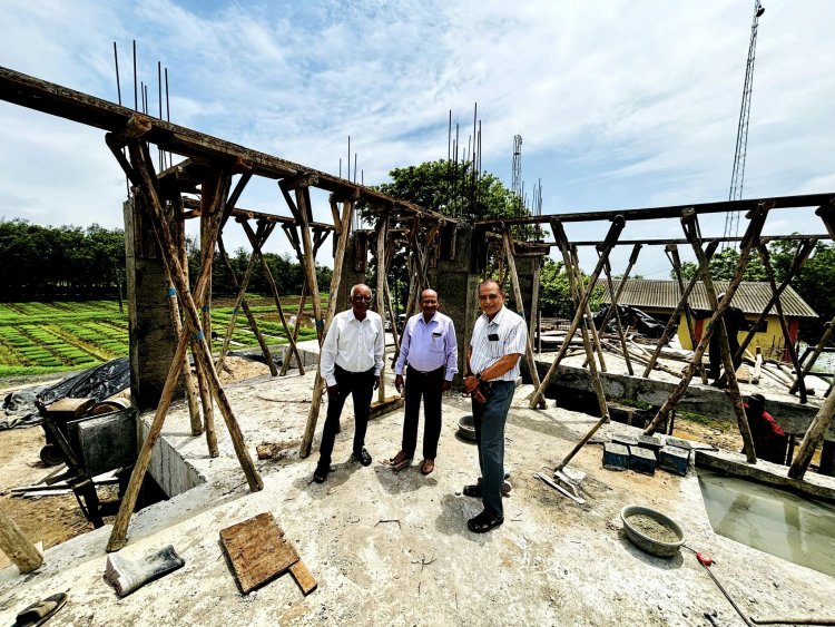 Hon'ble Vice-Chancellor Dr. Z. P. Patel visited Coastal Soil Salinity Research Station, Danti along with Dr. V. R. Naik, Associate Director of Research.