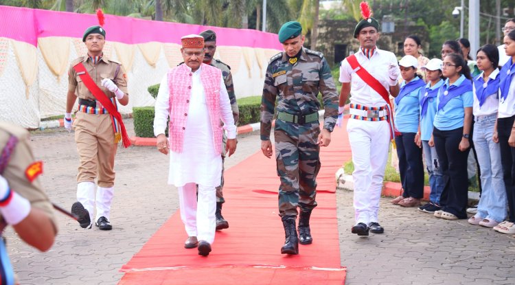 Hon’ble Vice-Chancellor Dr. Z. P. Patel hoists the National Flag at University Bhavan of NAU Navsari to celebrate the 78th Independence Day.