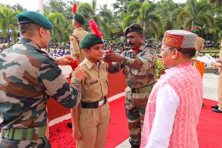 Hon’ble Vice-Chancellor Dr. Z. P. Patel hoists the National Flag at University Bhavan of NAU Navsari to celebrate the 78th Independence Day.