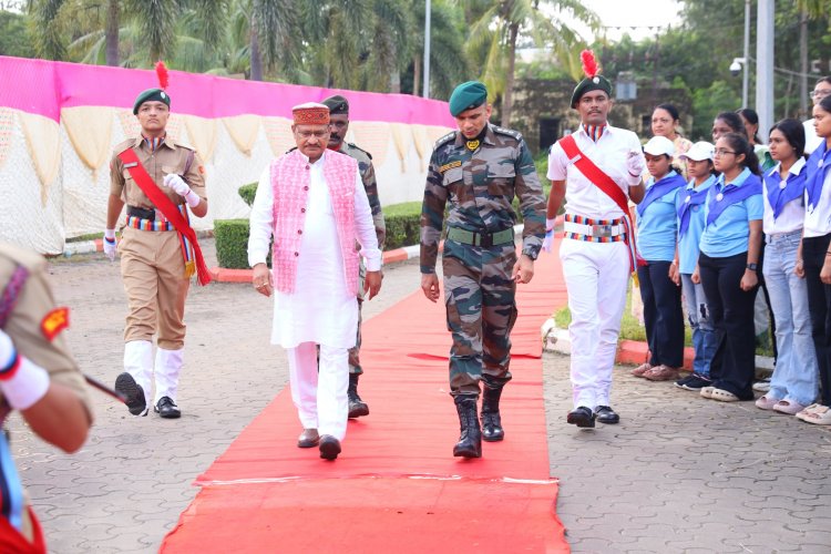 Hon’ble Vice-Chancellor Dr. Z. P. Patel hoists the National Flag at University Bhavan of NAU Navsari to celebrate the 78th Independence Day.