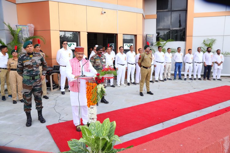 Hon’ble Vice-Chancellor Dr. Z. P. Patel hoists the National Flag at University Bhavan of NAU Navsari to celebrate the 78th Independence Day.