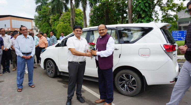 Hon'ble Vice-Chancellor Dr. Z. P. Patel, inaugurated the “UNDERGROUND FIBRE OPTIC CABLE NETWORK (12 km)” at Main Campus of NAU Navsari on August 31, 2024.