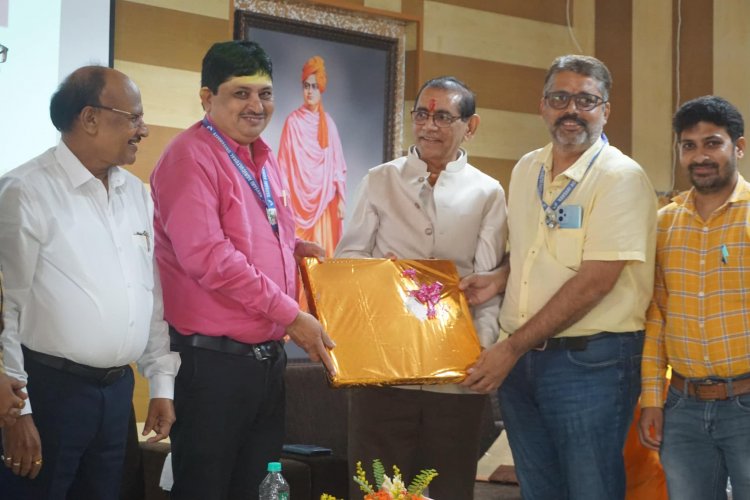 Hon’ble Vice-Chancellor Dr. Z. P. Patel felicitates Dr. H. V. Pandya, Registrar on the last day (31/08/2024) of his service at NAU Navsari.