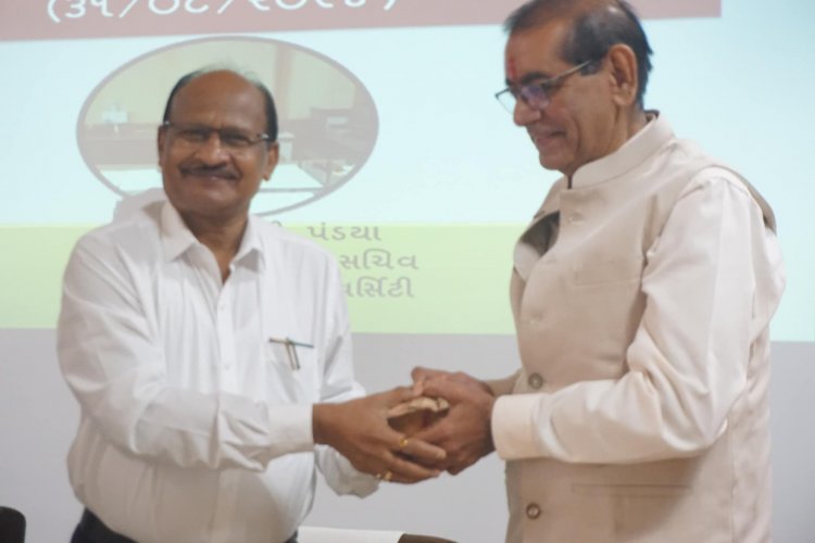 Hon’ble Vice-Chancellor Dr. Z. P. Patel felicitates Dr. H. V. Pandya, Registrar on the last day (31/08/2024) of his service at NAU Navsari.