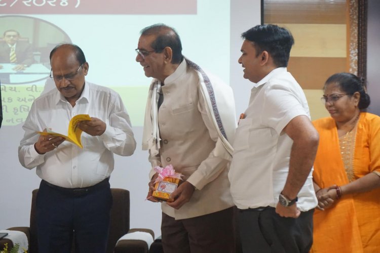 Hon’ble Vice-Chancellor Dr. Z. P. Patel felicitates Dr. H. V. Pandya, Registrar on the last day (31/08/2024) of his service at NAU Navsari.