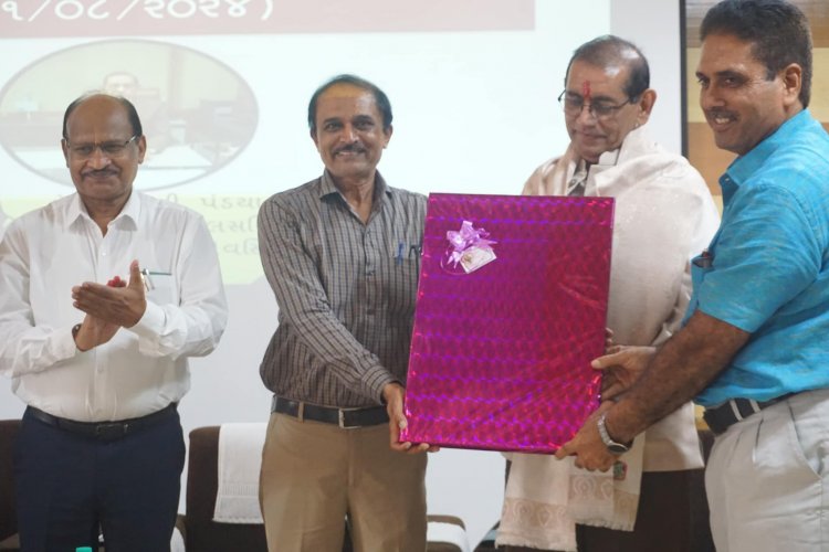 Hon’ble Vice-Chancellor Dr. Z. P. Patel felicitates Dr. H. V. Pandya, Registrar on the last day (31/08/2024) of his service at NAU Navsari.