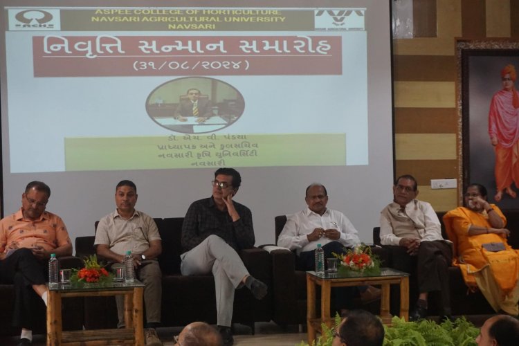 Hon’ble Vice-Chancellor Dr. Z. P. Patel felicitates Dr. H. V. Pandya, Registrar on the last day (31/08/2024) of his service at NAU Navsari.