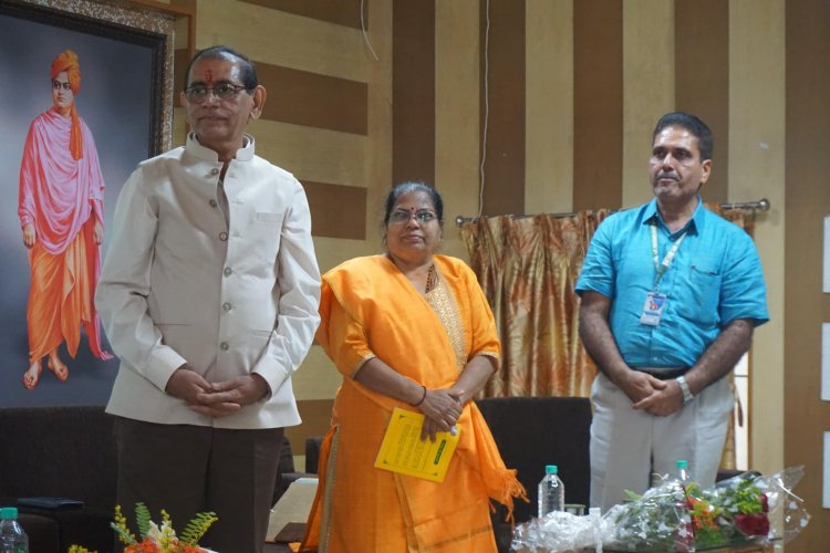 Hon’ble Vice-Chancellor Dr. Z. P. Patel felicitates Dr. H. V. Pandya, Registrar on the last day (31/08/2024) of his service at NAU Navsari.