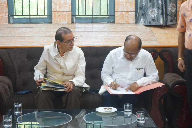 Hon’ble Vice-Chancellor Dr. Z. P. Patel felicitates Dr. H. V. Pandya, Registrar on the last day (31/08/2024) of his service at NAU Navsari.