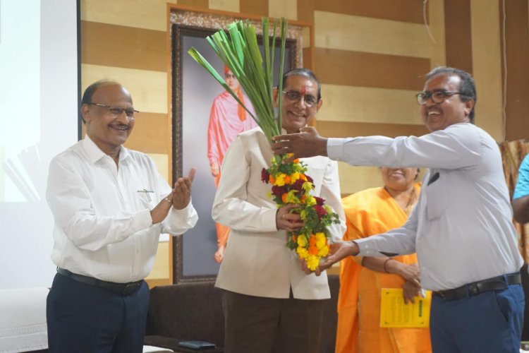 Hon’ble Vice-Chancellor Dr. Z. P. Patel felicitates Dr. H. V. Pandya, Registrar on the last day (31/08/2024) of his service at NAU Navsari.