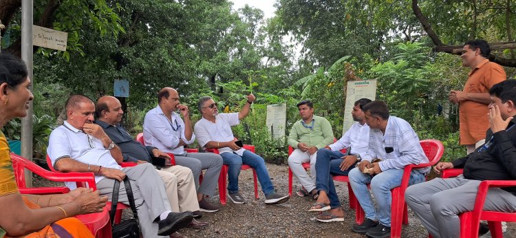 A Quinquennial Review Team (QRT) of All India Coordinated Research Project on Honey Bees & Pollinators, ICAR, New Delhi visited at NAU, Navsari recently.