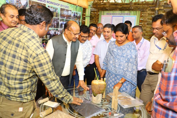 Celebrating a week-long training program on bamboo.