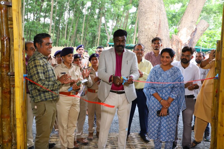 Celebrating a week-long training program on bamboo.