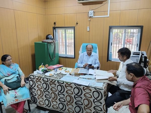 Hon’ble Vice-Chancellor visited Cotton Wilt Breeding Station, Hansot 