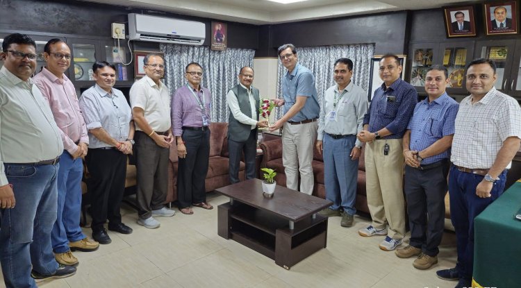 Hon'ble Vice-Chancellor Dr. Z. P. Patel was honored by university officers in recognition of his successful four-year tenure as Vice-Chancellor at NAU