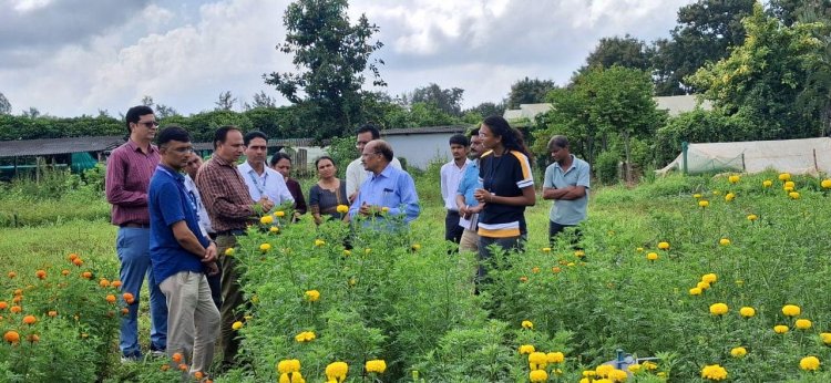 Hon’ble Vice-Chancellor Dr. Z. P. Patel visited Floriculture Research Farm