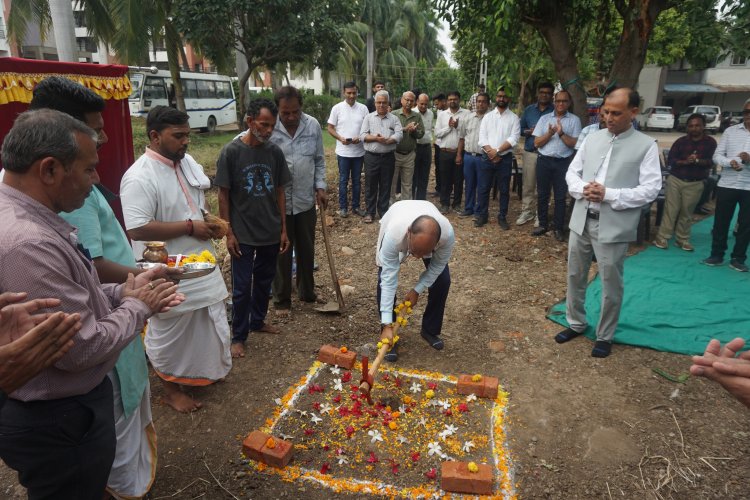 Hon'ble Vice-Chancellor Dr. Z. P. Patel laid the foundation stone of ‘IT-cum-Recreation Room for Girls’ at N. M. College of Agriculture, Navsari 