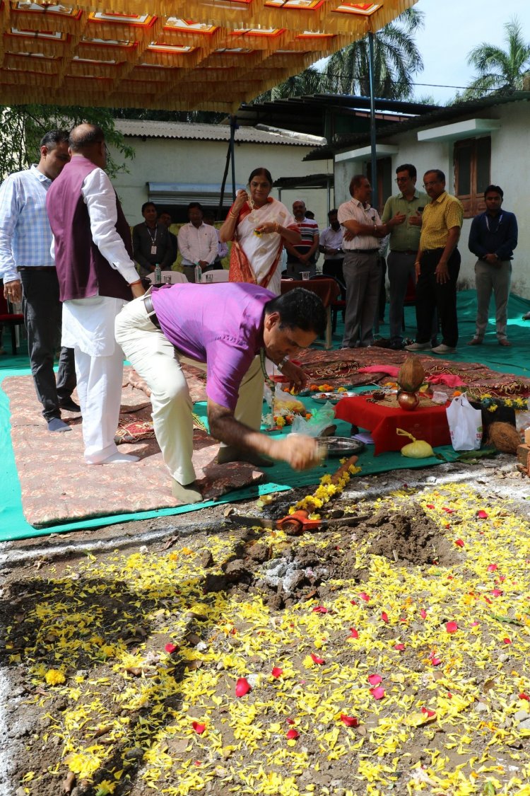 Hon'ble Vice-Chancellor Dr. Z. P. Patel laid the foundation stone of ‘IT-cum-Recreation Room for Girls’ at N. M. College of Agriculture, Navsari 