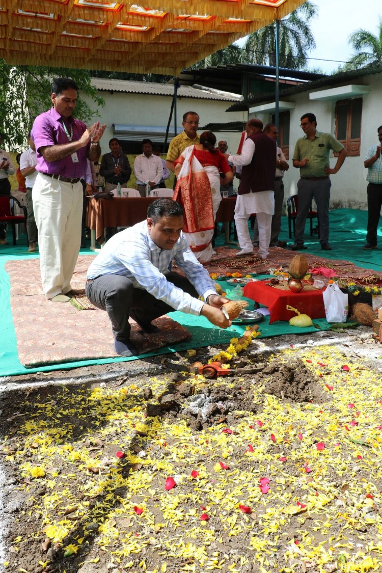 Hon'ble Vice-Chancellor Dr. Z. P. Patel laid the foundation stone of ‘IT-cum-Recreation Room for Girls’ at N. M. College of Agriculture, Navsari 