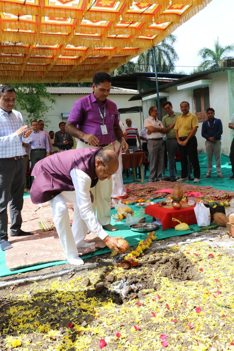 Hon'ble Vice-Chancellor Dr. Z. P. Patel laid the foundation stone of ‘IT-cum-Recreation Room for Girls’ at N. M. College of Agriculture, Navsari 