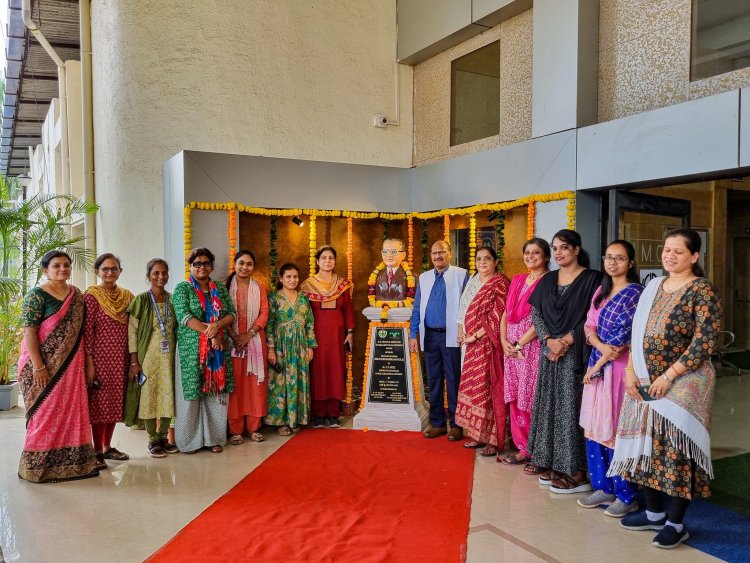 Hon’ble Vice-Chancellor Dr. Z. P. Patel unveiled the statue of Shri Navinchandra Mafatlal at the N. M. College of Agriculture