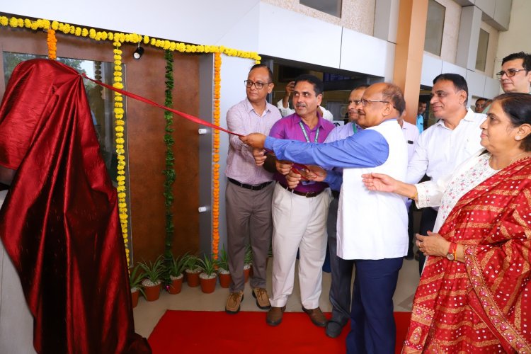 Hon’ble Vice-Chancellor Dr. Z. P. Patel unveiled the statue of Shri Navinchandra Mafatlal at the N. M. College of Agriculture