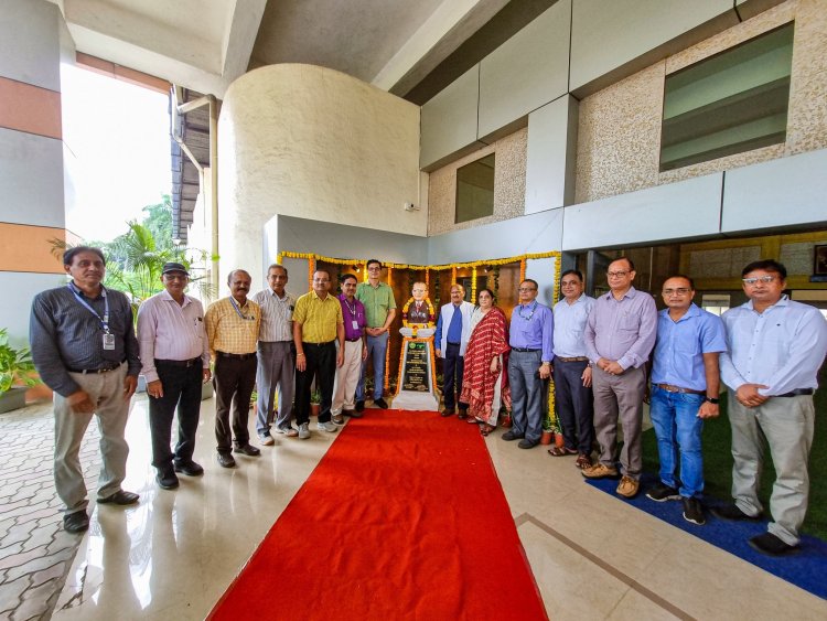 Hon’ble Vice-Chancellor Dr. Z. P. Patel unveiled the statue of Shri Navinchandra Mafatlal at the N. M. College of Agriculture