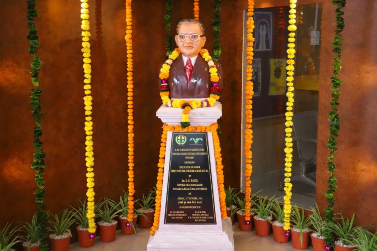 Hon’ble Vice-Chancellor Dr. Z. P. Patel unveiled the statue of Shri Navinchandra Mafatlal at the N. M. College of Agriculture