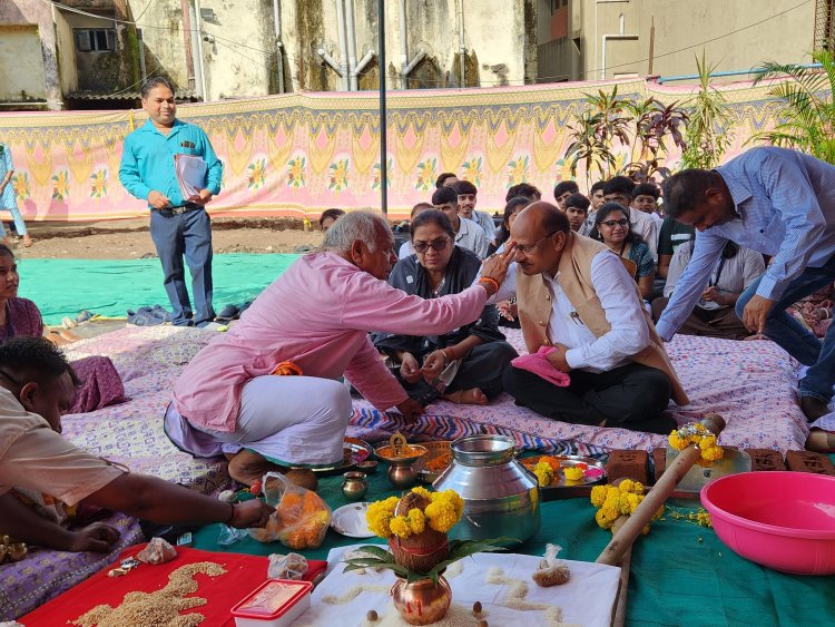 Hon'ble Vice-Chancellor Dr. Z. P. Patel laid the foundation stone of ‘Boys hostel’ at Polytechnic in Agriculture