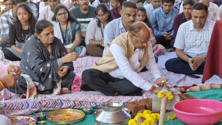 Hon'ble Vice-Chancellor Dr. Z. P. Patel laid the foundation stone of ‘Boys hostel’ at Polytechnic in Agriculture