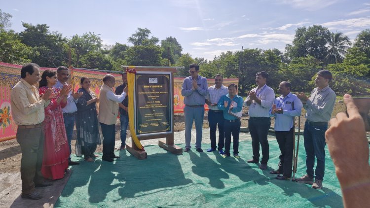 Hon'ble Vice-Chancellor Dr. Z. P. Patel laid the foundation stone of ‘Boys hostel’ at Polytechnic in Agriculture