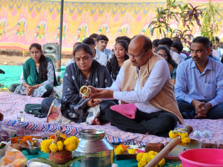 Hon'ble Vice-Chancellor Dr. Z. P. Patel laid the foundation stone of ‘Boys hostel’ at Polytechnic in Agriculture