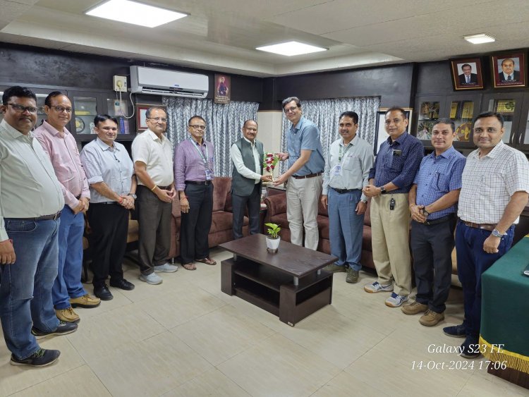 Hon'ble Vice-Chancellor Dr. Z. P. Patel was honored by university officers in recognition of his successful four-year tenure as Vice-Chancellor at NAU