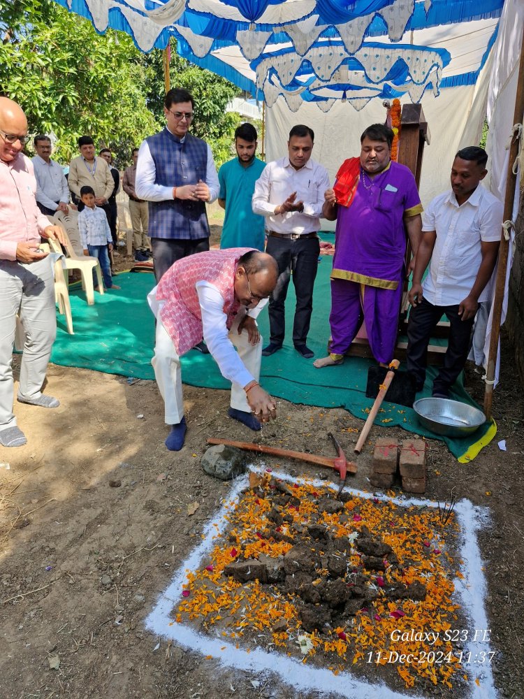 Hon'ble Vice-Chancellor Dr. Z. P. Patel laid the foundation stone of ‘Extension of Girls’ hostel’ at College of Agriculture, Waghai 