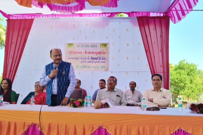 Hon’ble Vice-Chancellor, Dr. Z. P. Patel visited Agriculture Experimental Station, Paria on January 31, 2025. 