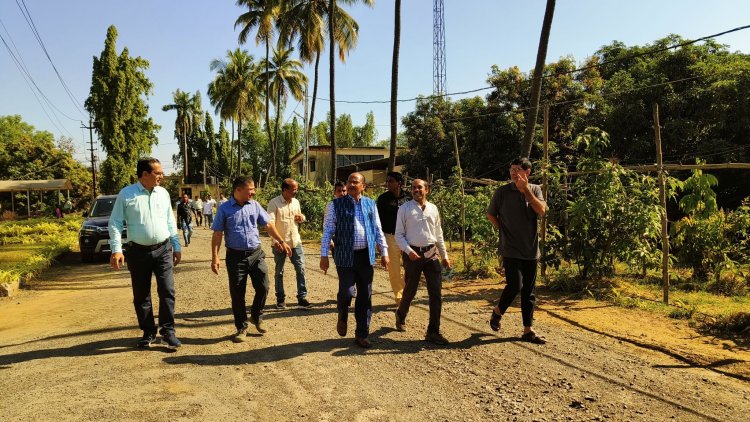 Hon’ble Vice-Chancellor, Dr. Z. P. Patel visited Agriculture Experimental Station, Paria on January 31, 2025. 