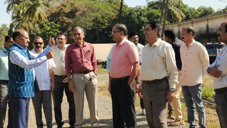 Hon’ble Vice-Chancellor, Dr. Z. P. Patel visited Agriculture Experimental Station, Paria on January 31, 2025. 