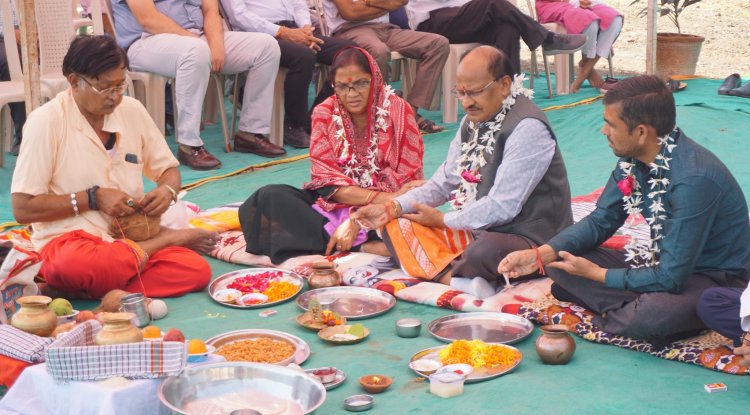 Hon’ble Vice-Chancellor, Dr. Z. P. Patel, and Dr. Harshaben Z. Patel, Retd Principal, J P Pardiwala Arts and Commerce College, Pardi, performed the “Bhumi Pujan” for “Office building”