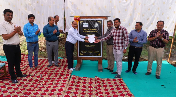 Hon'ble Vice-Chancellor, Dr. Z. P. Patel laid the Foundation Stone for the construction of newly sanctioned Girls’ Hostel and Classroom Building for the College of Forestry. 