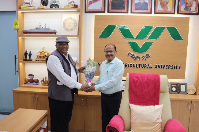 A delegation comprising authorities and scientists from Kamdhenu University, Gandhinagar, visited Navsari Agricultural University (NAU).