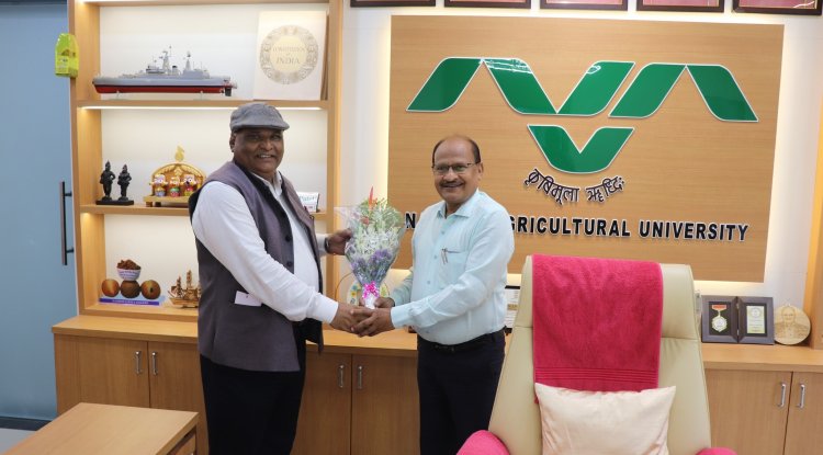 A delegation comprising authorities and scientists from Kamdhenu University, Gandhinagar, visited Navsari Agricultural University (NAU).