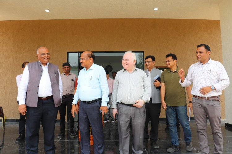 A delegation comprising authorities and scientists from Kamdhenu University, Gandhinagar, visited Navsari Agricultural University (NAU).