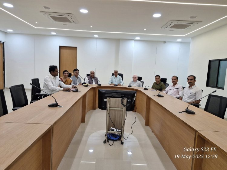 A delegation comprising authorities and scientists from Kamdhenu University, Gandhinagar, visited Navsari Agricultural University (NAU).