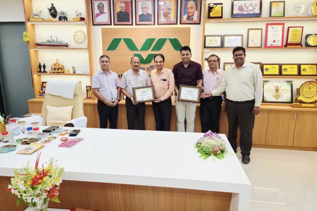 KVK Tapi and KVK Navsari Received Best Presentation Award