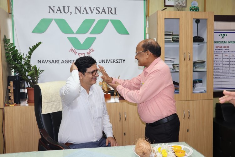 Hon'ble Vice-Chancellor Dr. Z. P. Patel congratulates Dr. T.R.Ahlawat 