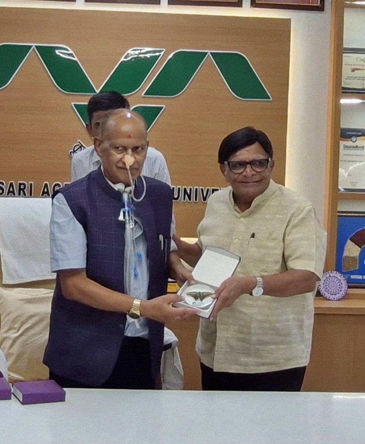 Hon’ble Vice-Chancellor Dr. Z. P. Patel felicitated Shri Kiranbhai L. Patel, Managing Director, ASPEE Group of Companies