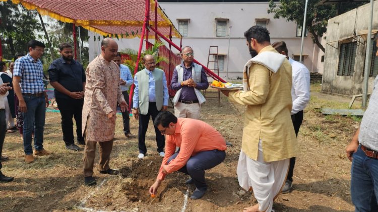 Hon’ble Vice-Chancellor Dr. T. R. Ahlawat laid the foundation stone and performed the Bhoomi Poojan for the Boys’ Hostel 