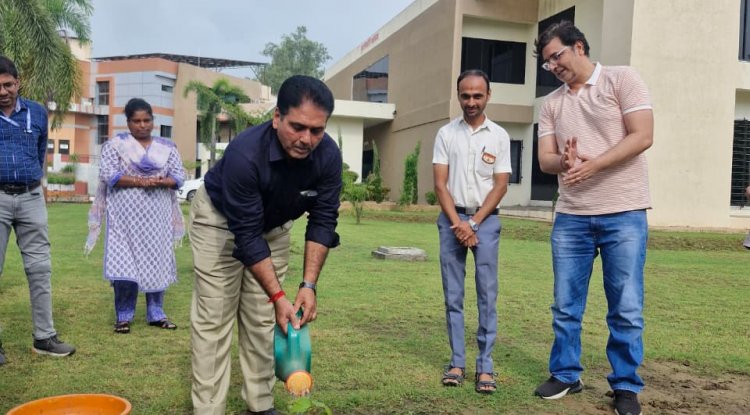 On the occasion of the birthday of Dr. R. M. Naik, Hon’ble Vice-Chancellor, Navsari Agricultural University, tree plantation ceremony was organized at the University Bhavan premises. 