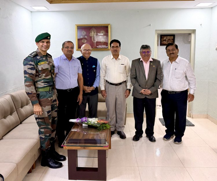Air Marshal (Retd) Prakash Desai, PVSM, AVSM, VSM; and Wg Cdr (Retd) Jaydev Desai paid a gracious visit to Hon’ble Vice-Chancellor, Dr. R. M. Naik on 21st August 2026.